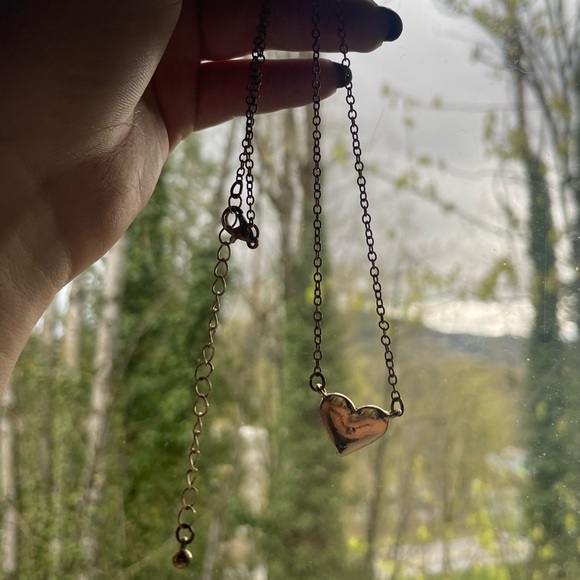 Gold heart chain necklace💛 - 💵See bundle deal🔝💵 - Picture 1 of 3
